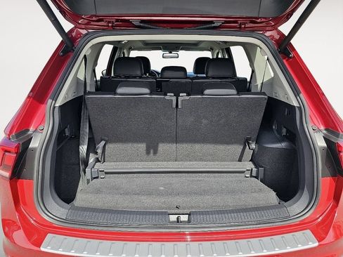 Used 2018 Volkswagen Tiguan SEL FWD image 26