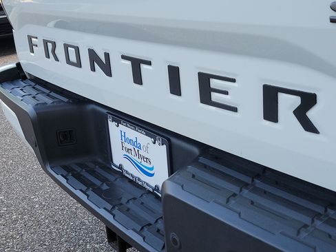 Used 2022 Nissan Frontier SV w/ Technology Package RWD image 9