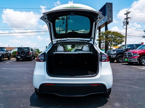 Used 2023 Tesla Model Y AWD image 28