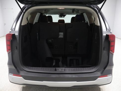 Used 2025 Kia Carnival FWD image 18