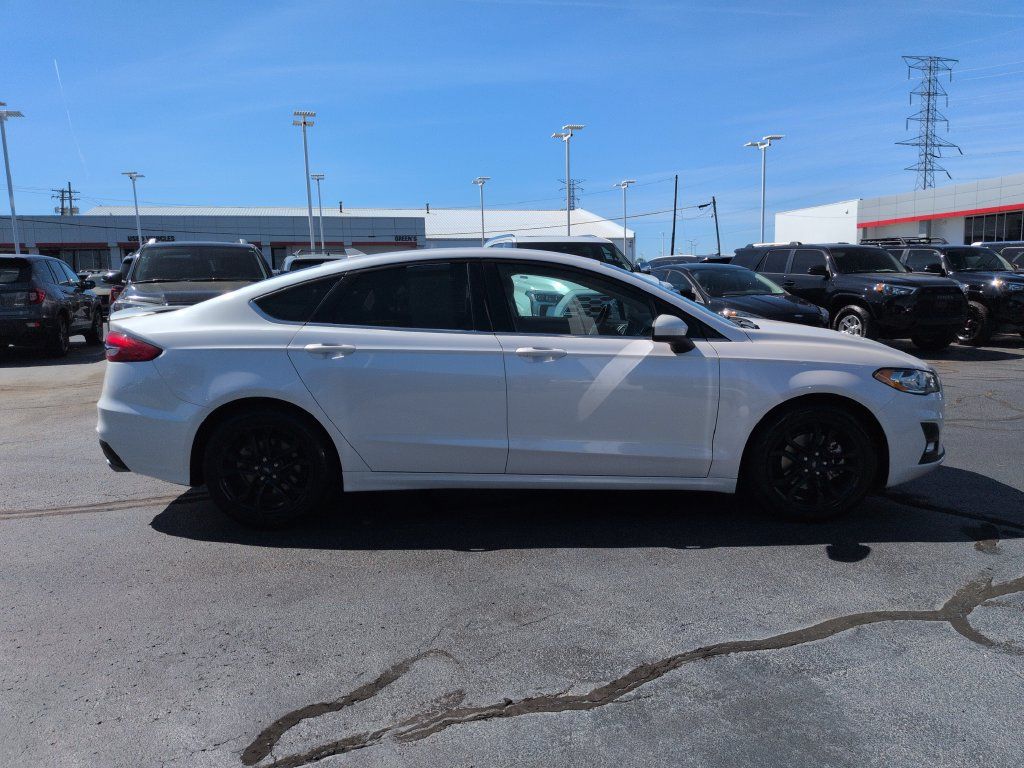 Used 2019 Ford Fusion SE w/ Equipment Group 151A FWD image 6