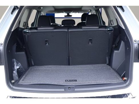 Certified 2026 Volkswagen Atlas SEL Premium R-Line AWD/4WD image 17