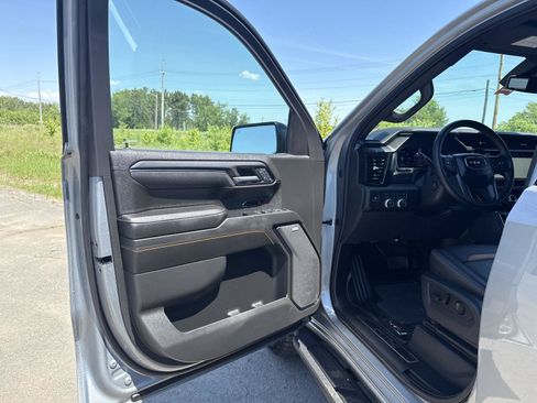 Used 2024 GMC Sierra 1500 AT4 w/ AT4 Premium Package AWD/4WD image 13
