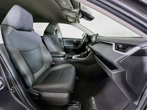 Used 2022 Toyota RAV4 LE w/ Carpet Mat Package (TMS) AWD/4WD image 28