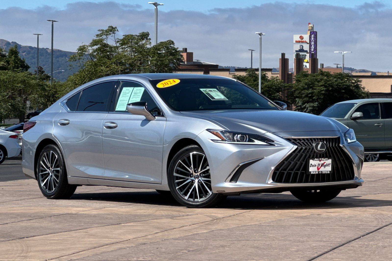 Used 2024 Lexus ES 350 w/ Premium Package FWD image 2