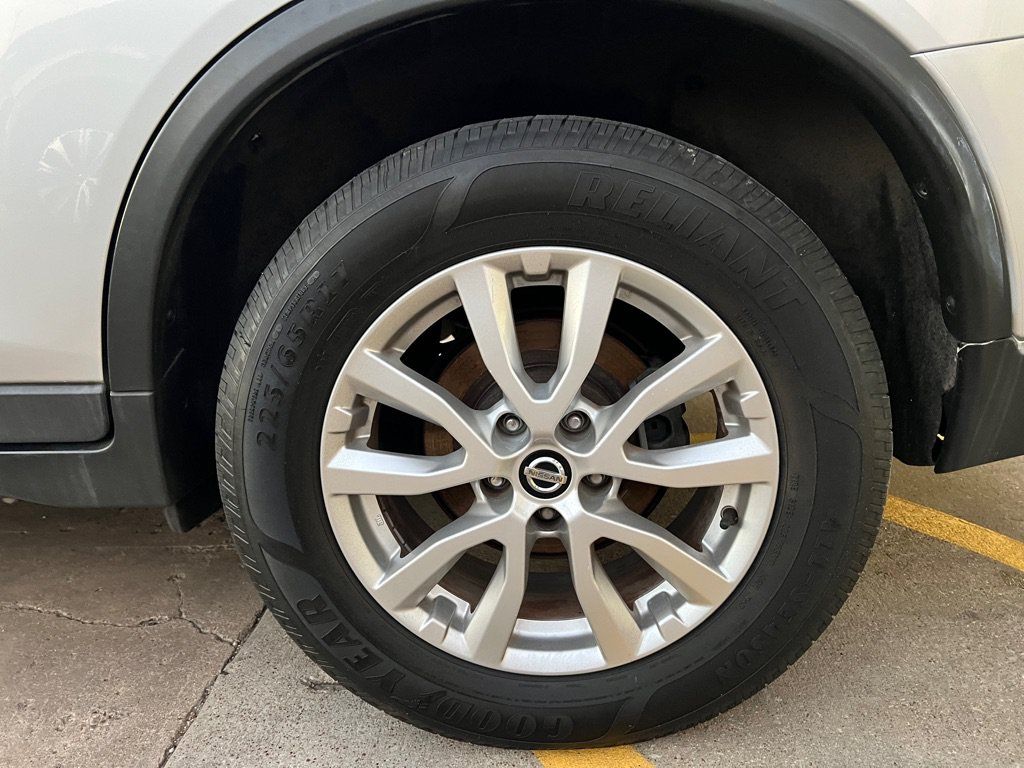 Used 2017 Nissan Rogue SV FWD image 20