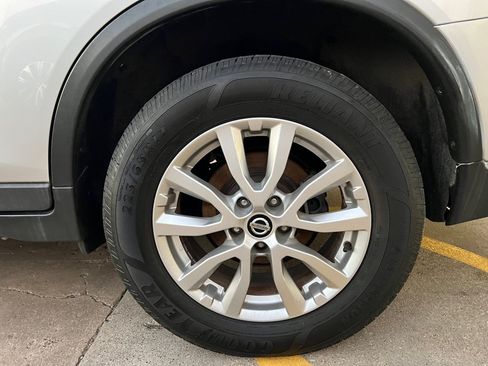 Used 2017 Nissan Rogue SV FWD image 20