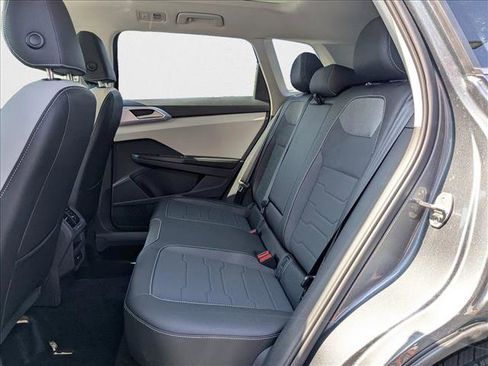 New 2025 Volkswagen Taos SE image 17