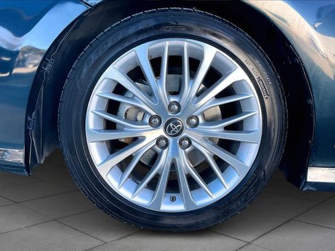 Used 2019 Toyota Camry XLE image 11