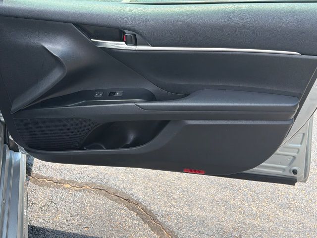 Used 2020 Toyota Camry SE FWD image 15