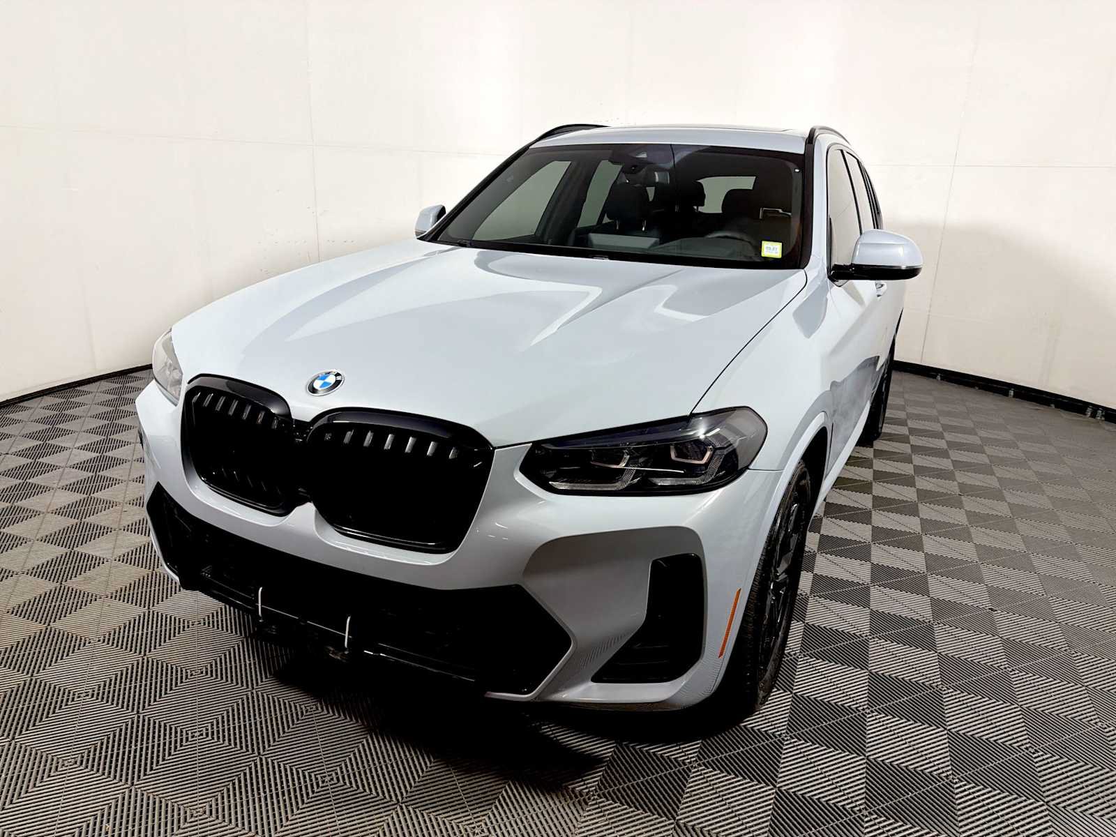 Used 2023 BMW X3 xDrive30i w/ M Sport Package AWD/4WD image 3
