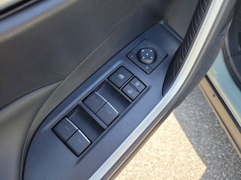 Used 2022 Toyota RAV4 XLE w/ Convenience Package FWD image 21