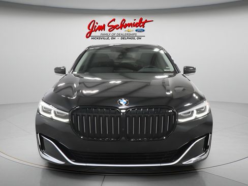 Used 2020 BMW 740i xDrive w/ Premium Package AWD/4WD image 3