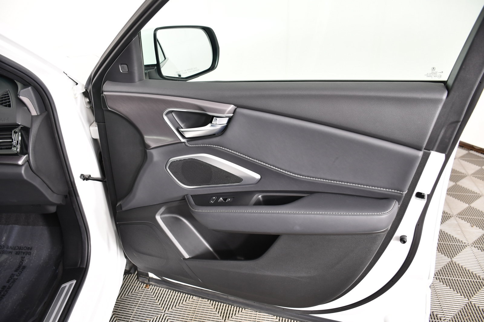 Used 2025 Acura RDX SH-AWD image 39