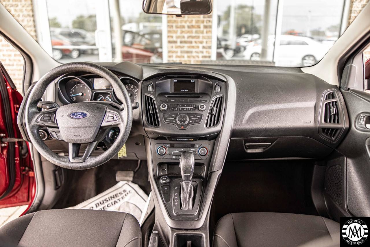 Used 2017 Ford Focus SE FWD image 35