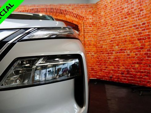 Used 2022 Nissan Rogue SV image 69