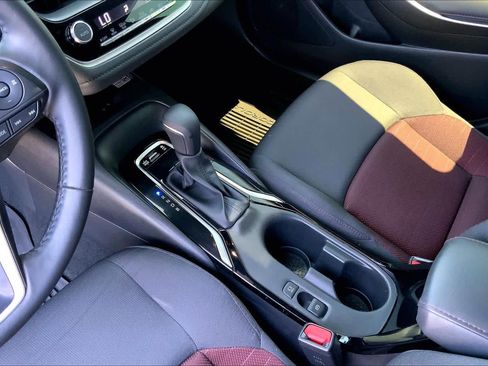 Certified 2025 Toyota Corolla SE w/ SE Premium Package FWD image 16