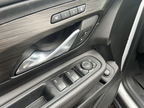 Used 2023 GMC Terrain SLT image 15