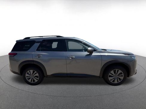 Used 2025 Nissan Pathfinder SV FWD image 13