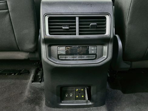 Used 2025 Volkswagen Atlas SE FWD image 27