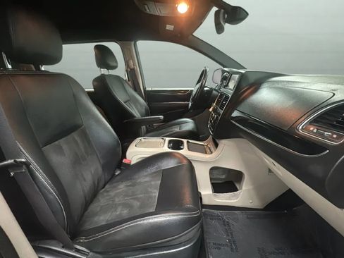 Used 2019 Dodge Grand Caravan SXT FWD image 22