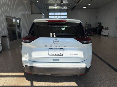Used 2024 Nissan Rogue SV w/ SV Premium Package AWD/4WD image 4