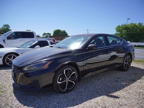 Used 2023 Nissan Altima 2.5 SR w/ SR Premium Package AWD/4WD image 1
