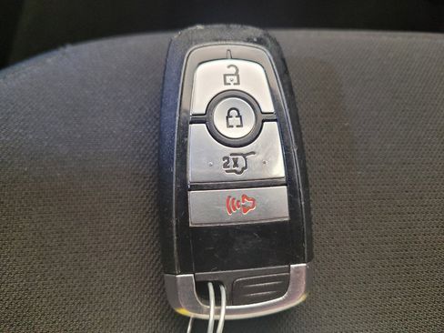Used 2022 Ford Explorer XLT AWD/4WD image 32