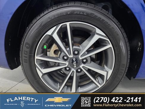 Used 2024 Kia Forte LXS w/ LXS Technology Package FWD image 17