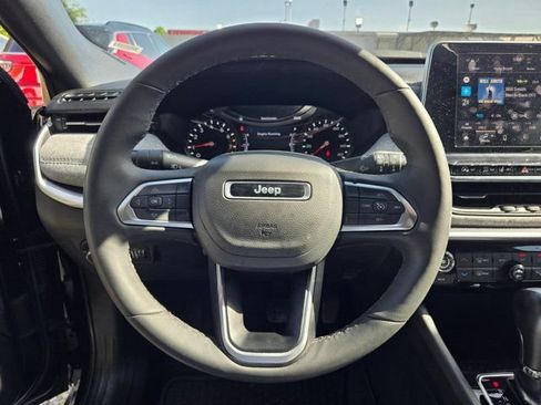 Used 2025 Jeep Compass Latitude w/ Sun & Sound Group AWD/4WD image 22