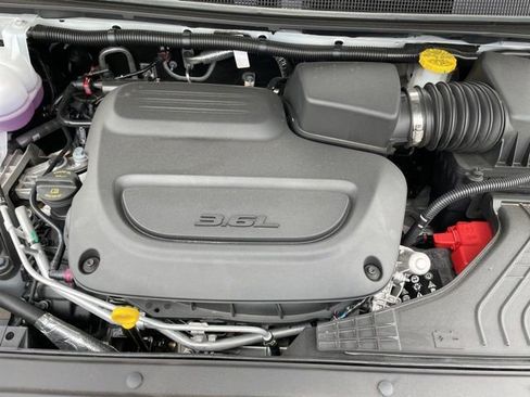 Used 2026 Chrysler Pacifica Select FWD image 13