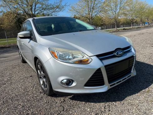 Used 2014 Ford Focus SE w/ Equipment Group 201A FWD image 6