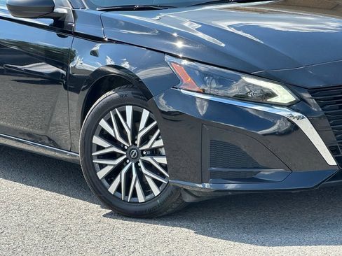 Used 2025 Nissan Altima 2.5 SV FWD image 36