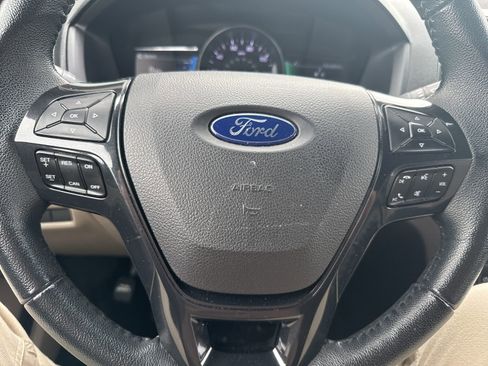 Used 2018 Ford Explorer XLT w/ Equipment Group 201A image 3