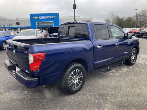 Used 2021 Nissan Titan SV image 4