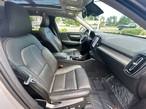 Used 2025 Volvo XC40 B5 Plus AWD/4WD image 15