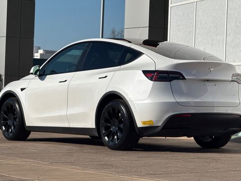 Used 2021 Tesla Model Y Long Range image 6