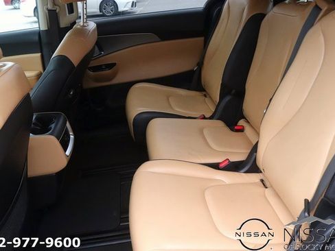 Used 2024 Kia Carnival LX image 14