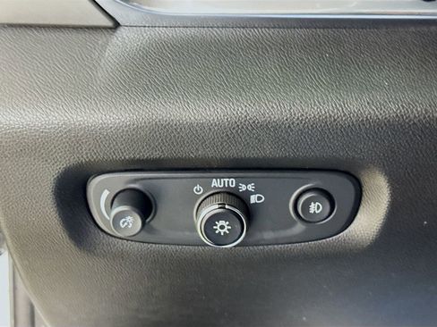 Used 2020 Chevrolet Traverse RS FWD image 11
