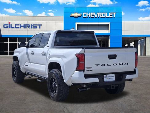 Used 2025 Toyota Tacoma SR5 AWD/4WD image 6