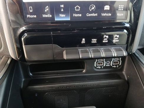 Used 2024 RAM 1500 Laramie AWD/4WD image 43