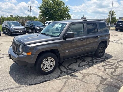 Used 2017 Jeep Patriot Sport FWD image 2