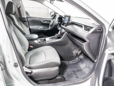 Certified 2021 Toyota RAV4 XLE FWD image 17