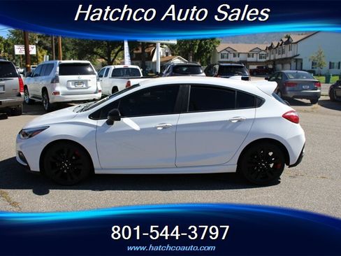 Used 2018 Chevrolet Cruze LT w/ Convenience Package FWD image 2