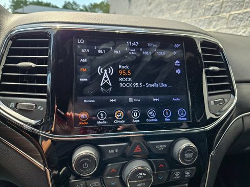 Used 2019 Jeep Grand Cherokee Limited w/ Trailer Tow Group IV AWD/4WD image 24