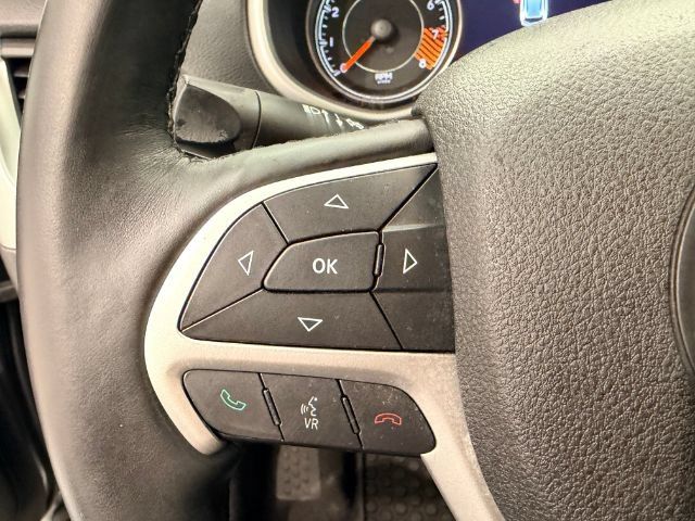 Used 2015 Jeep Cherokee Trailhawk w/ Comfort/Convenience Group AWD/4WD image 30