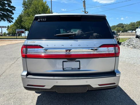 Used 2020 Lincoln Navigator Reserve RWD image 4