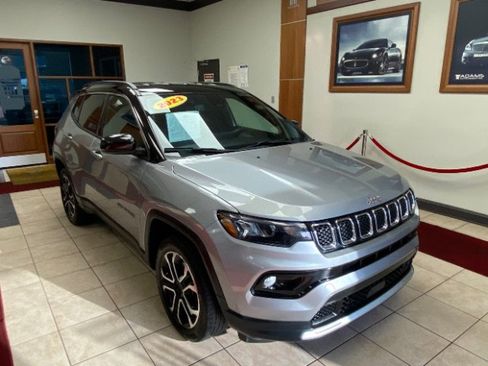 Used 2023 Jeep Compass Limited AWD/4WD image 4