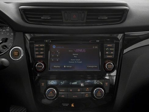 Used 2017 Nissan Rogue Sport SL w/ SL Premium Package FWD image 13