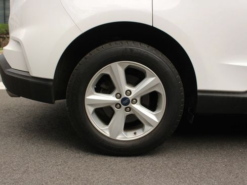 Used 2020 Ford Edge SE FWD image 5